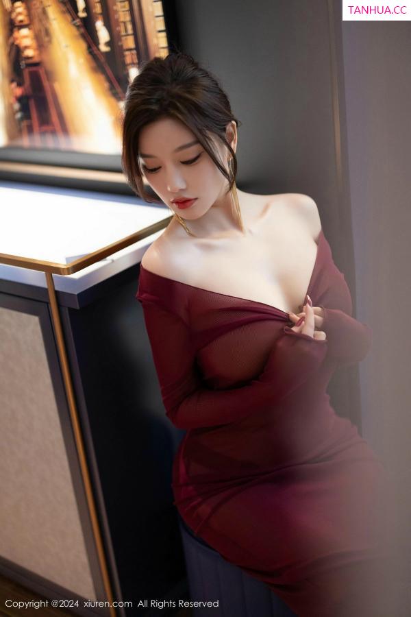 杨晨晨 sugar小甜心CC [XiuRen]高清写真图 2024.10.25 No.9348 杨晨晨Yome 丝袜美腿第54张图片